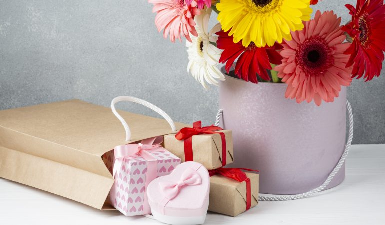 5 Best Gift Sets for Women That She’ll Actually Want