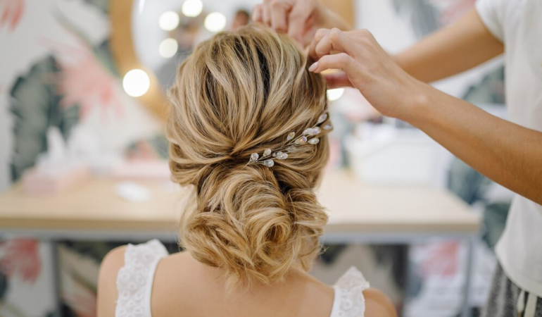 5 Best Hairstyles for Long Hair on Weddings